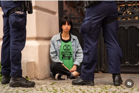 Rebel sitting on the floor. Two police next